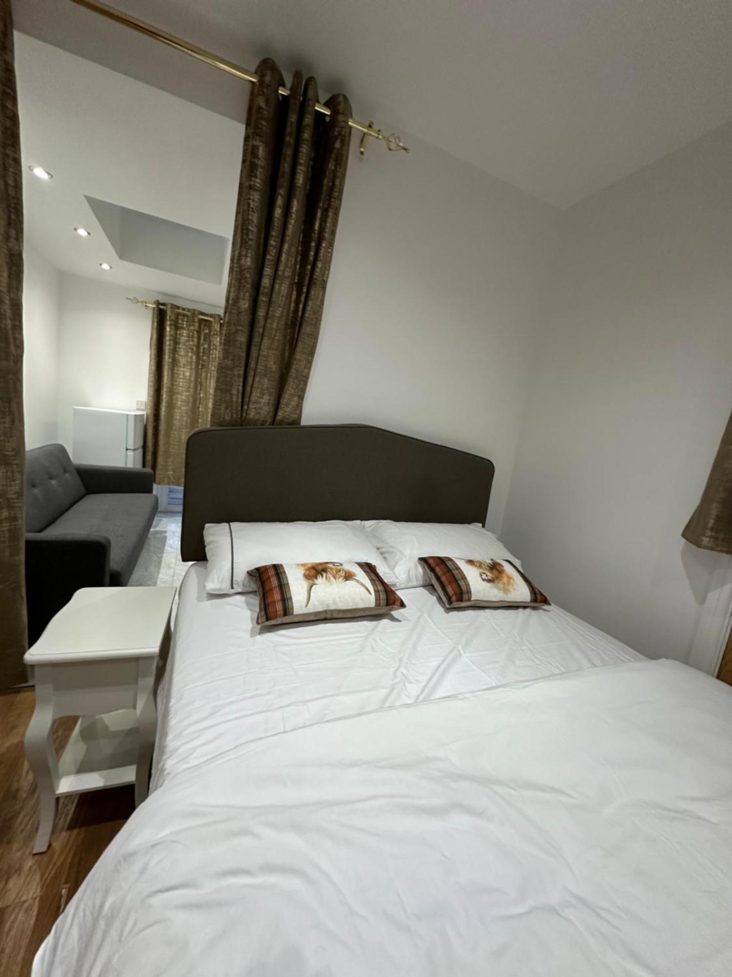 4Th Studio Flat With Private Own Bathroom A London Luxury Family Home Setup And Furnished With Double Bed Plus A Double Futon-Sofa Bed A Single Futon Bed A Baby Cot And Garden And Free Parking Zewnętrze zdjęcie