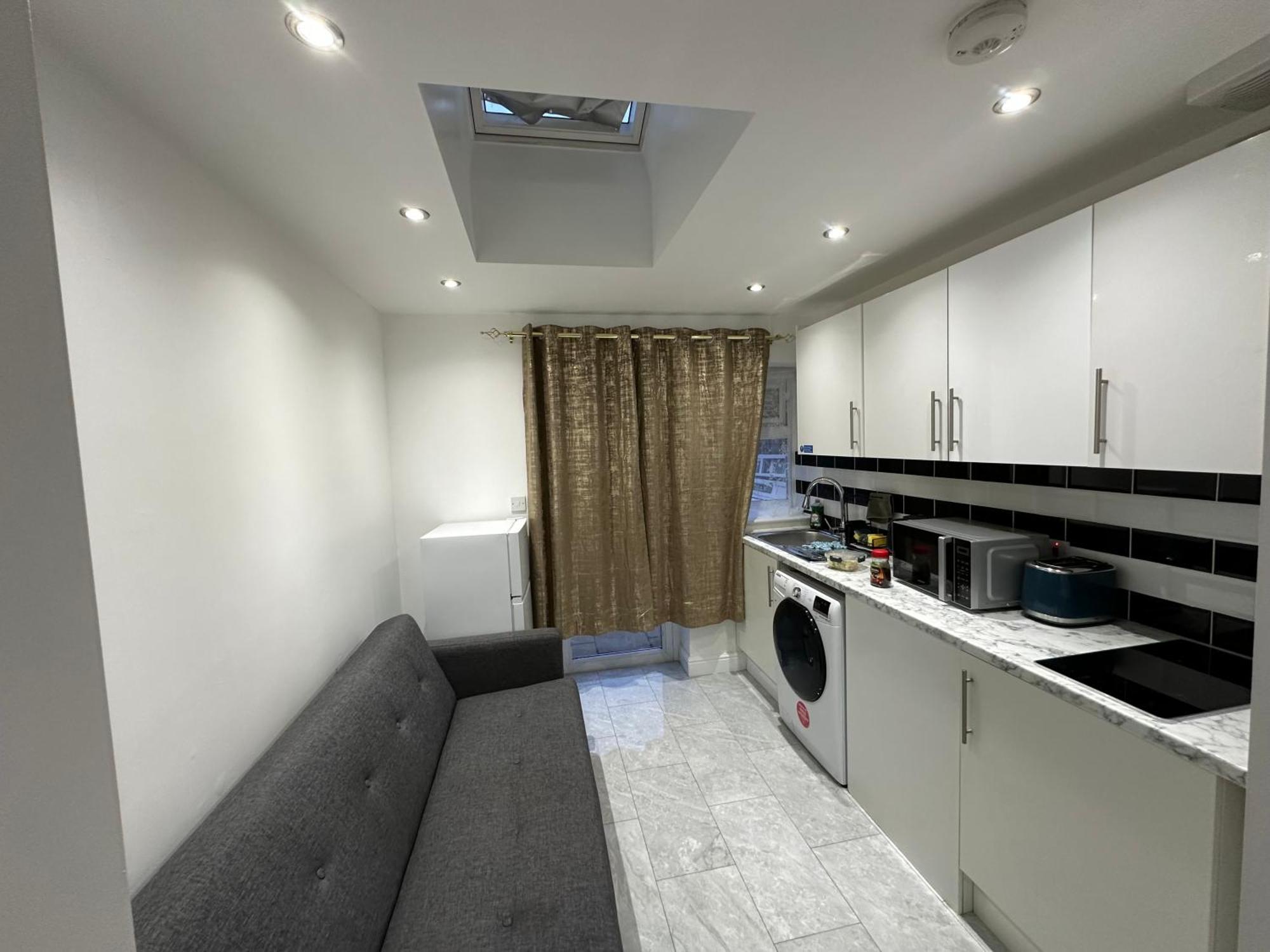 4Th Studio Flat With Private Own Bathroom A London Luxury Family Home Setup And Furnished With Double Bed Plus A Double Futon-Sofa Bed A Single Futon Bed A Baby Cot And Garden And Free Parking Zewnętrze zdjęcie