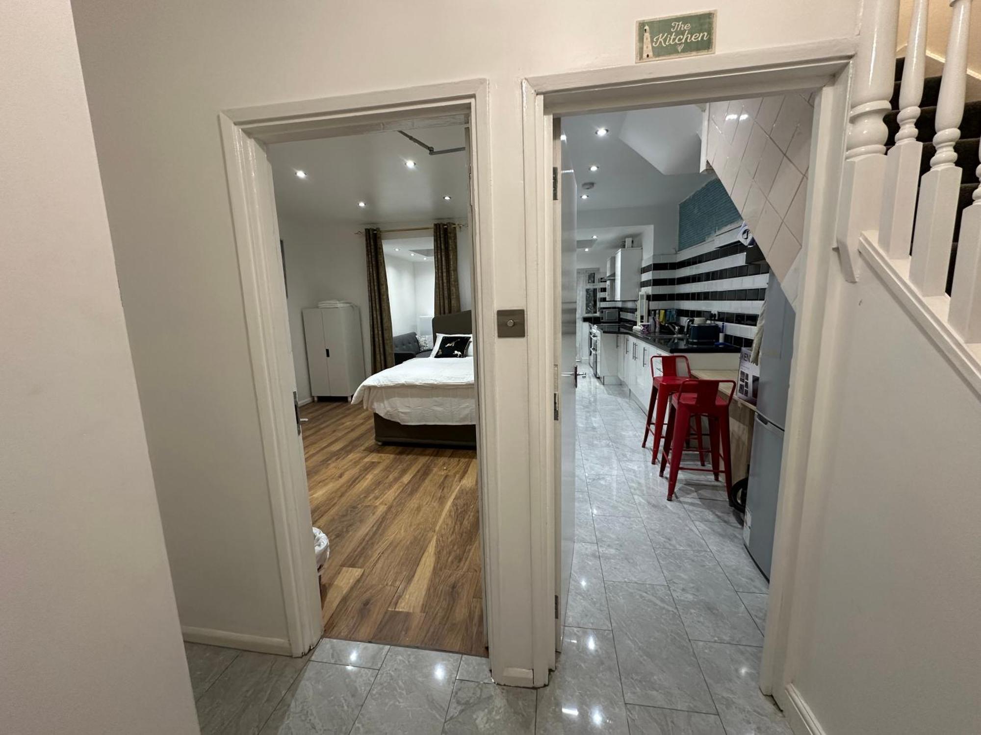 4Th Studio Flat With Private Own Bathroom A London Luxury Family Home Setup And Furnished With Double Bed Plus A Double Futon-Sofa Bed A Single Futon Bed A Baby Cot And Garden And Free Parking Zewnętrze zdjęcie