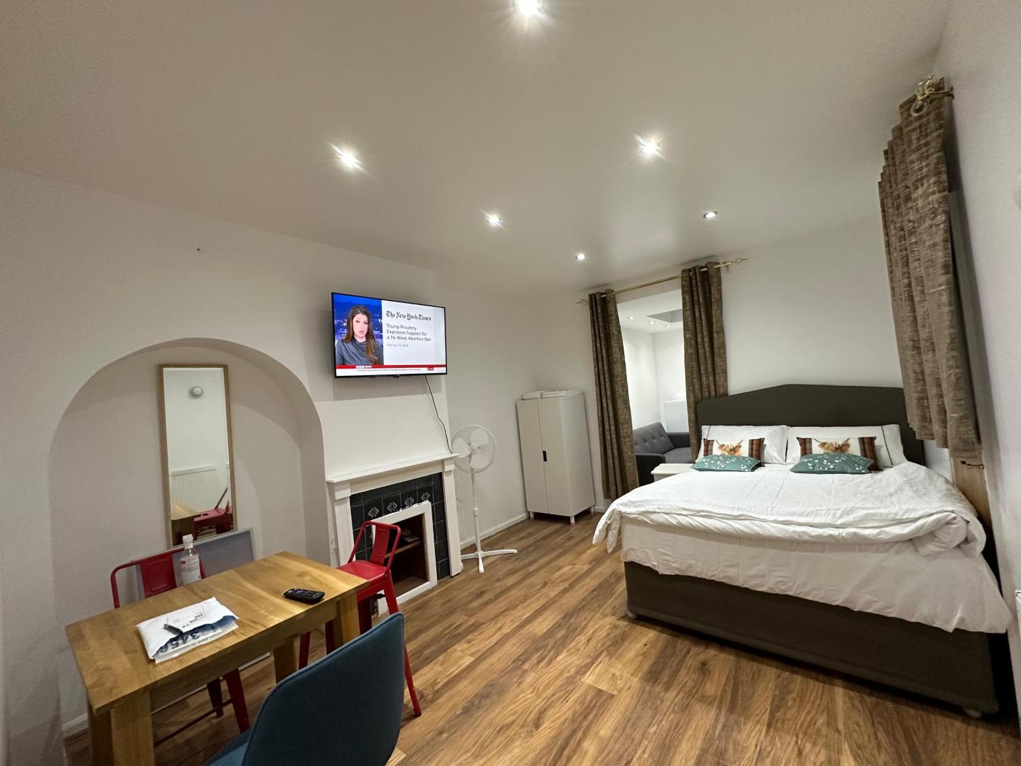4Th Studio Flat With Private Own Bathroom A London Luxury Family Home Setup And Furnished With Double Bed Plus A Double Futon-Sofa Bed A Single Futon Bed A Baby Cot And Garden And Free Parking Zewnętrze zdjęcie