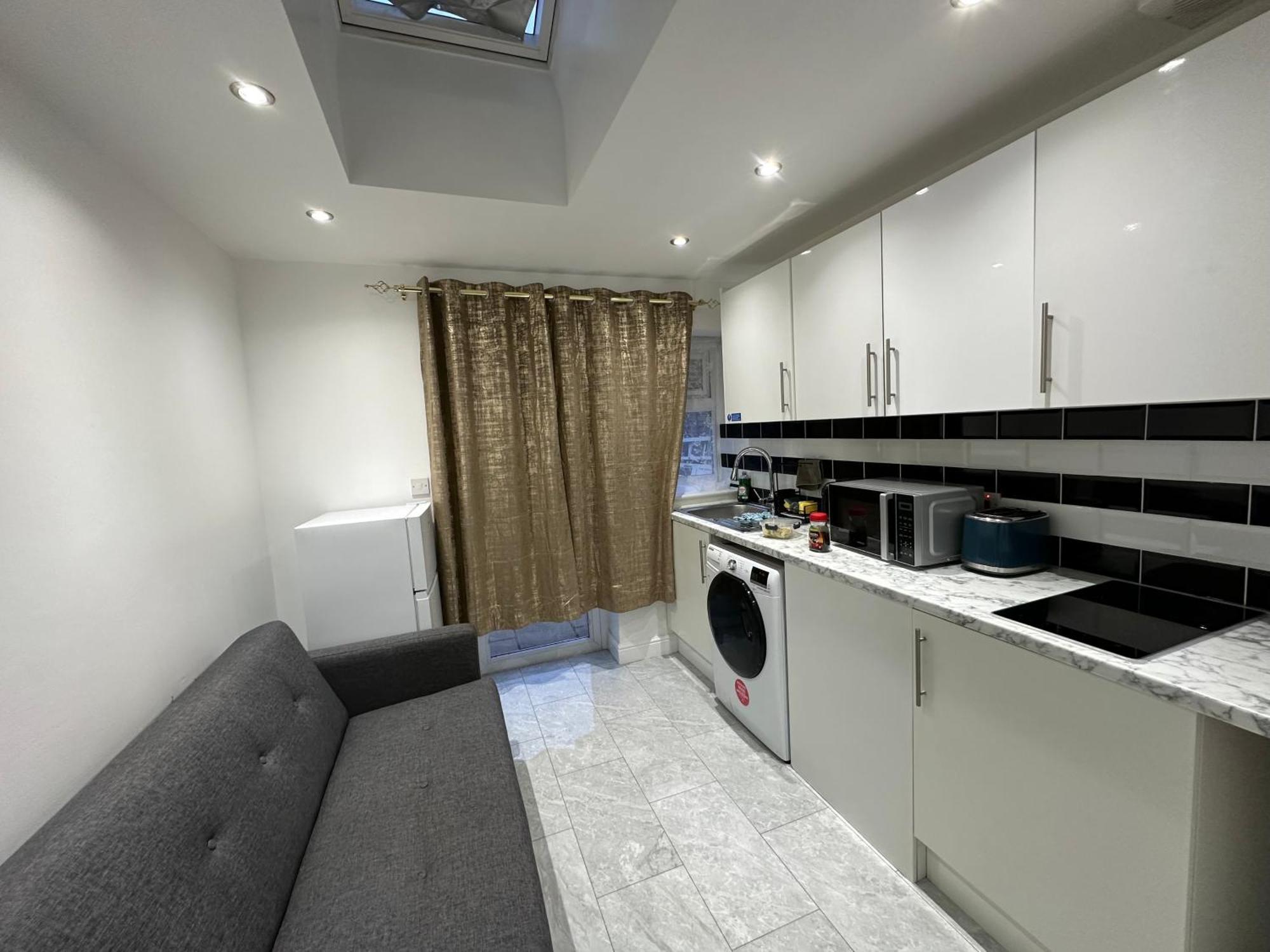 4Th Studio Flat With Private Own Bathroom A London Luxury Family Home Setup And Furnished With Double Bed Plus A Double Futon-Sofa Bed A Single Futon Bed A Baby Cot And Garden And Free Parking Zewnętrze zdjęcie