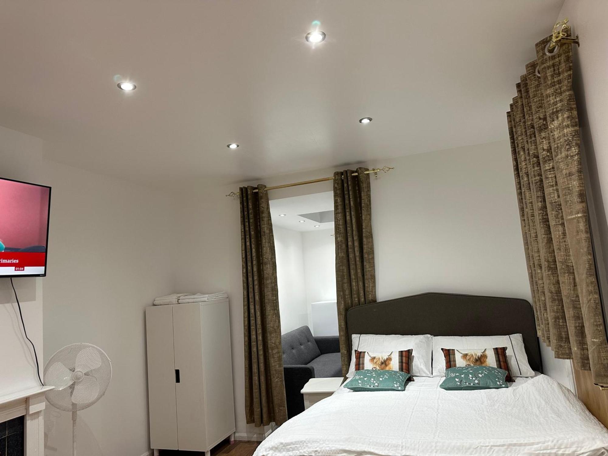 4Th Studio Flat With Private Own Bathroom A London Luxury Family Home Setup And Furnished With Double Bed Plus A Double Futon-Sofa Bed A Single Futon Bed A Baby Cot And Garden And Free Parking Zewnętrze zdjęcie