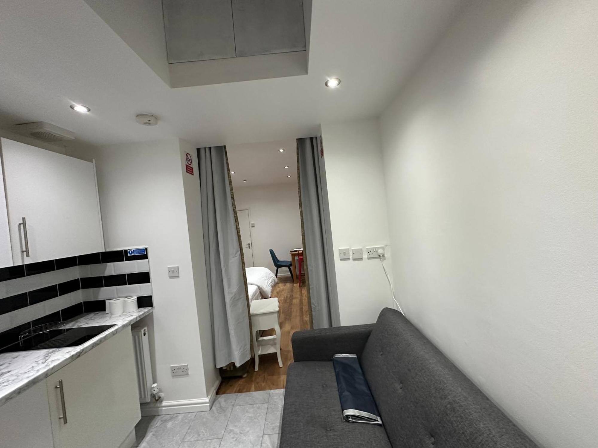 4Th Studio Flat With Private Own Bathroom A London Luxury Family Home Setup And Furnished With Double Bed Plus A Double Futon-Sofa Bed A Single Futon Bed A Baby Cot And Garden And Free Parking Zewnętrze zdjęcie
