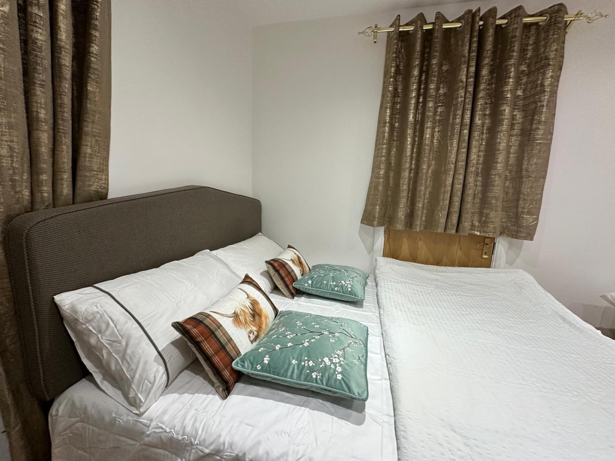 4Th Studio Flat With Private Own Bathroom A London Luxury Family Home Setup And Furnished With Double Bed Plus A Double Futon-Sofa Bed A Single Futon Bed A Baby Cot And Garden And Free Parking Zewnętrze zdjęcie