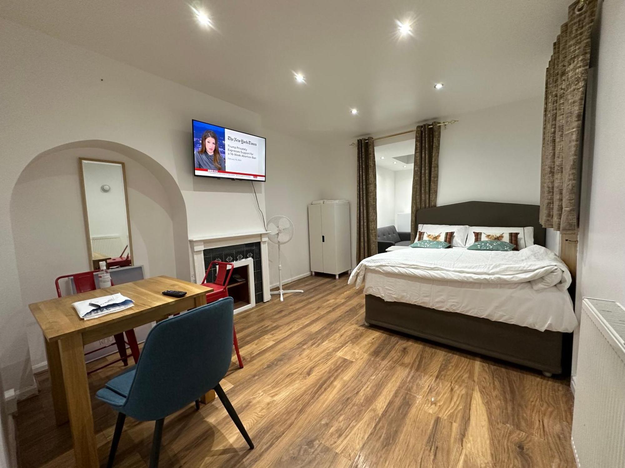 4Th Studio Flat With Private Own Bathroom A London Luxury Family Home Setup And Furnished With Double Bed Plus A Double Futon-Sofa Bed A Single Futon Bed A Baby Cot And Garden And Free Parking Zewnętrze zdjęcie