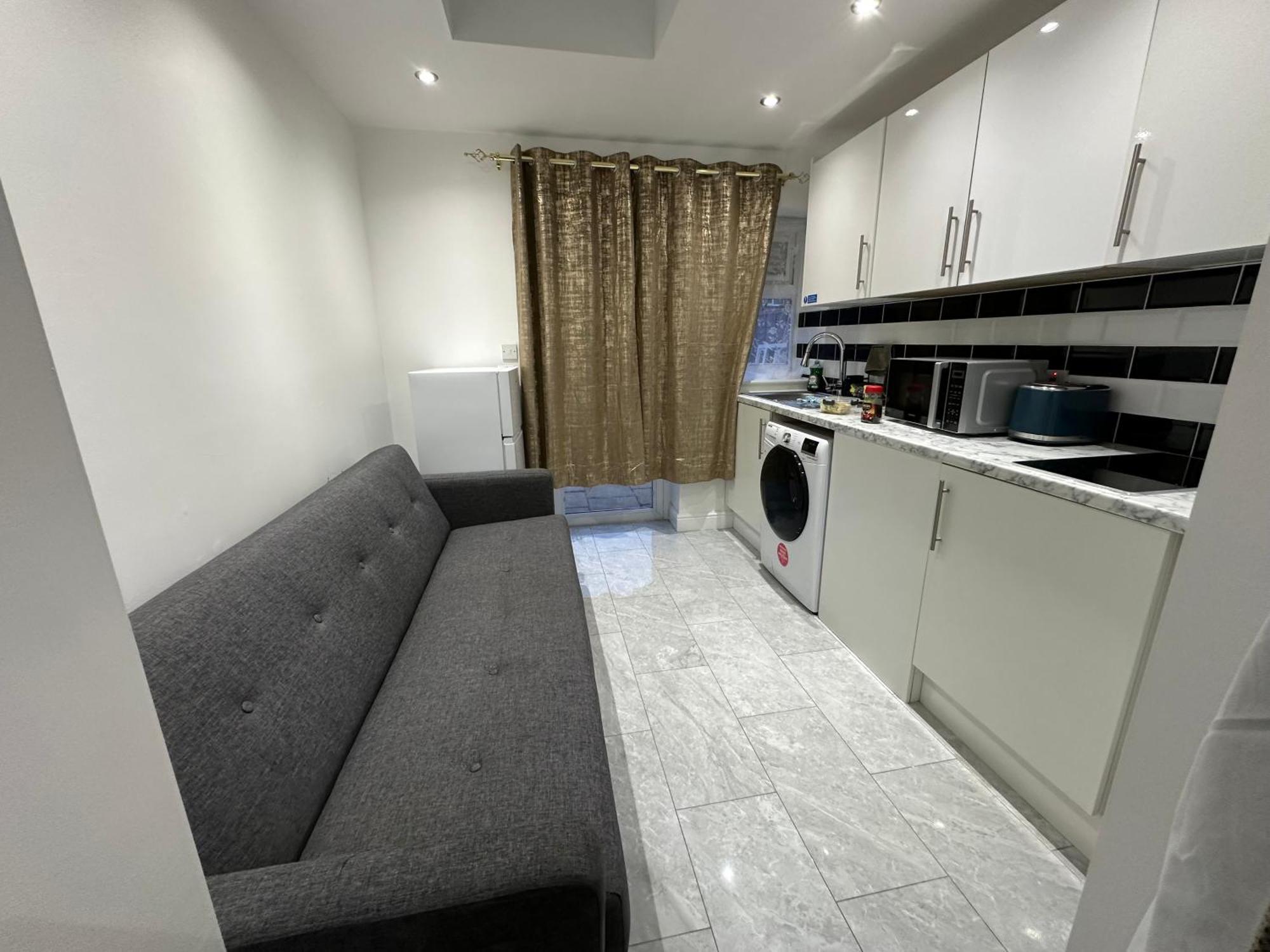 4Th Studio Flat With Private Own Bathroom A London Luxury Family Home Setup And Furnished With Double Bed Plus A Double Futon-Sofa Bed A Single Futon Bed A Baby Cot And Garden And Free Parking Zewnętrze zdjęcie