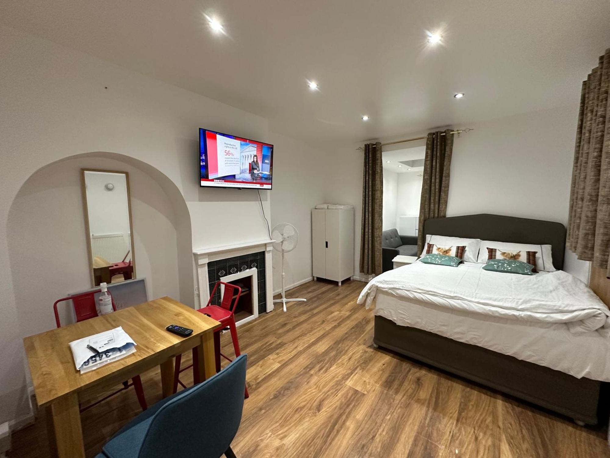 4Th Studio Flat With Private Own Bathroom A London Luxury Family Home Setup And Furnished With Double Bed Plus A Double Futon-Sofa Bed A Single Futon Bed A Baby Cot And Garden And Free Parking Zewnętrze zdjęcie