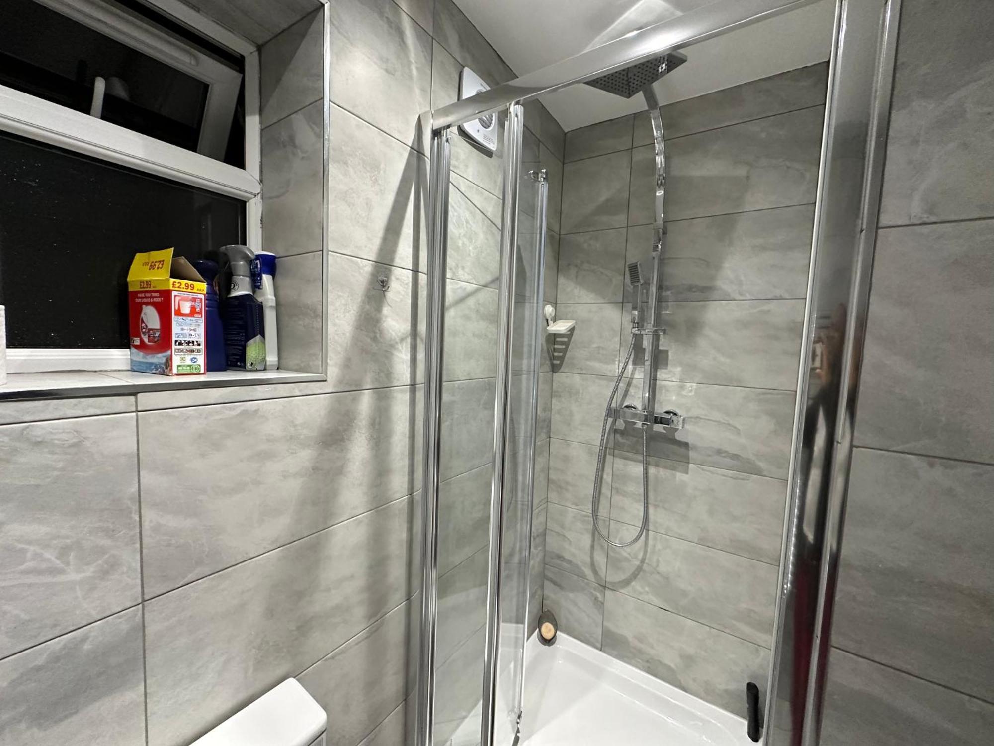 4Th Studio Flat With Private Own Bathroom A London Luxury Family Home Setup And Furnished With Double Bed Plus A Double Futon-Sofa Bed A Single Futon Bed A Baby Cot And Garden And Free Parking Zewnętrze zdjęcie