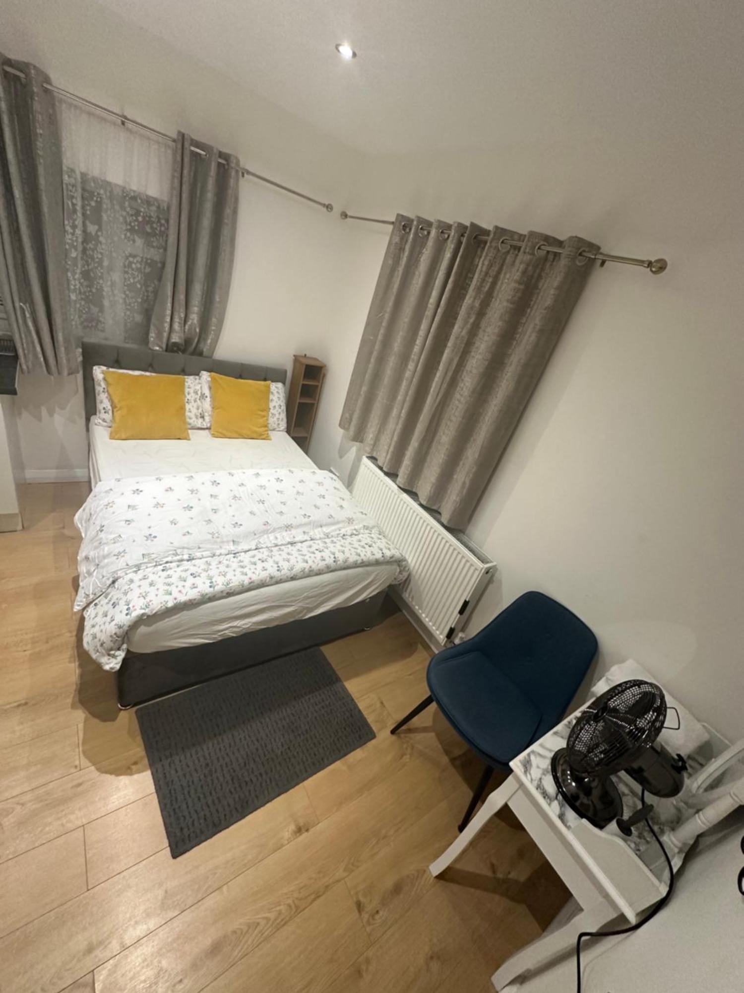 4Th Studio Flat With Private Own Bathroom A London Luxury Family Home Setup And Furnished With Double Bed Plus A Double Futon-Sofa Bed A Single Futon Bed A Baby Cot And Garden And Free Parking Zewnętrze zdjęcie